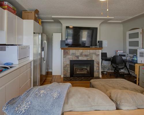 2105 25 Avenue, Vernon, BC - Indoor With Fireplace