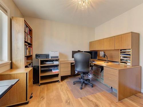 1667 Sonora Drive, Kelowna, BC - Indoor Photo Showing Office