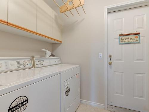 1667 Sonora Drive, Kelowna, BC - Indoor Photo Showing Laundry Room