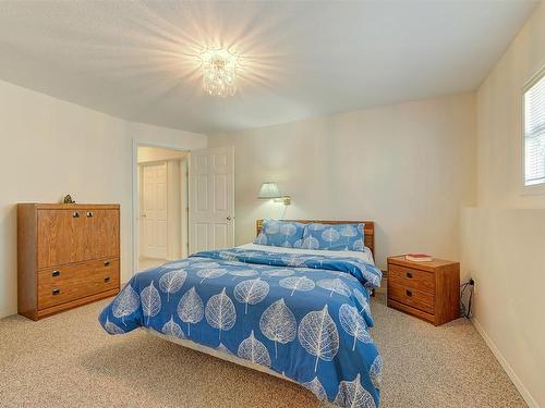 1667 Sonora Drive, Kelowna, BC - Indoor Photo Showing Bedroom