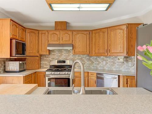 1667 Sonora Drive, Kelowna, BC - Indoor Photo Showing Kitchen With Double Sink