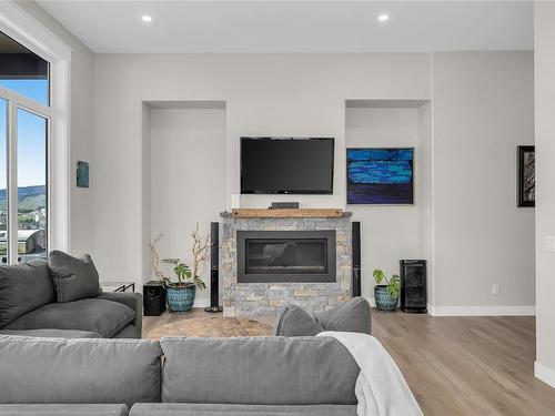 2232 Lavetta Drive, Kelowna, BC - Indoor Photo Showing Living Room With Fireplace
