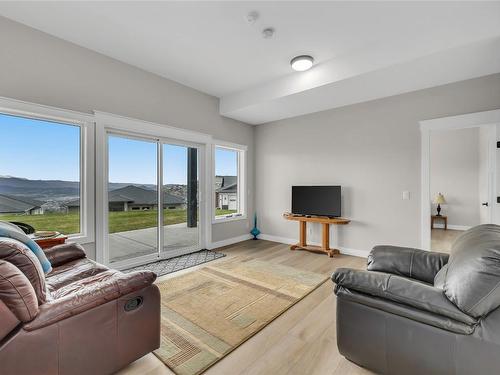 2232 Lavetta Drive, Kelowna, BC - Indoor Photo Showing Living Room