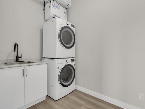 2232 Lavetta Drive, Kelowna, BC - Indoor Photo Showing Laundry Room