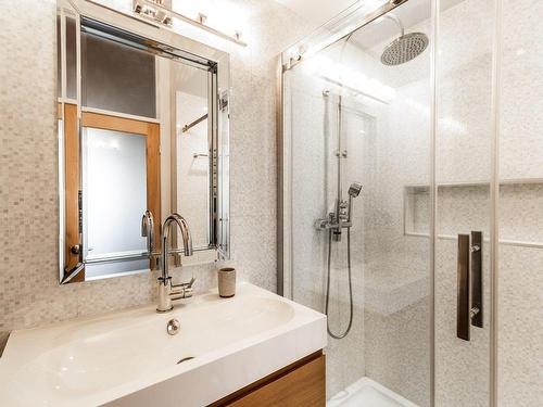 Salle de bains attenante Ã  la CCP - 3-3538 Rue Aylmer, Montréal (Le Plateau-Mont-Royal), QC - Indoor Photo Showing Bathroom