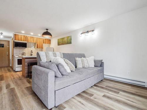 Salon - 201-120B Rue Du Mont-Plaisant, Mont-Tremblant, QC - Indoor Photo Showing Living Room