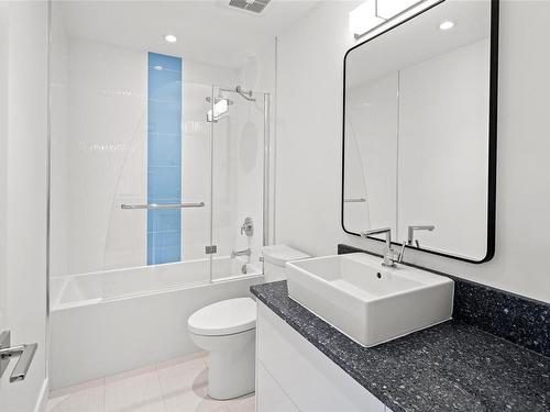 410-916 Lyall St, Esquimalt, BC - Indoor Photo Showing Bathroom