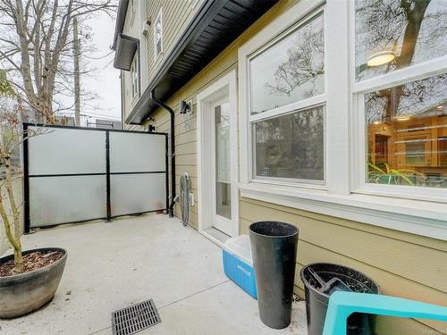 1-1146 Caledonia Ave, Victoria, BC - Outdoor With Exterior