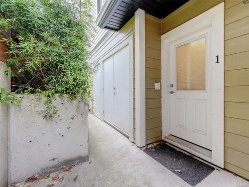 1-1146 Caledonia Ave, Victoria, BC - Outdoor With Exterior