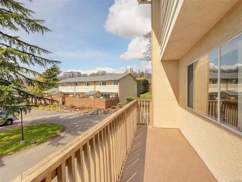 20-3981 Nelthorpe St, Saanich, BC - Outdoor With Exterior
