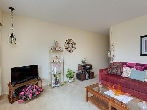 20-3981 Nelthorpe St, Saanich, BC - Indoor Photo Showing Living Room