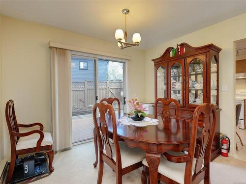 20-3981 Nelthorpe St, Saanich, BC - Indoor Photo Showing Dining Room