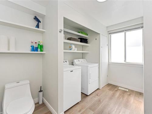 1060 Wharncliffe Rd, Duncan, BC - Indoor Photo Showing Laundry Room