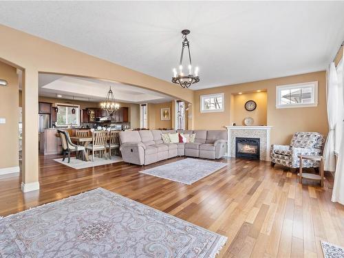6068 Breonna Dr, Nanaimo, BC - Indoor Photo Showing Living Room With Fireplace
