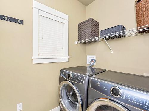 2328 Chilco Rd, View Royal, BC - Indoor Photo Showing Laundry Room
