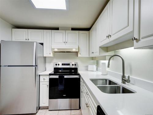 501-1234 Wharf St, Victoria, BC - Indoor Photo Showing Kitchen With Double Sink