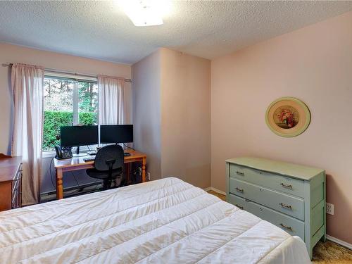 2-10 Ashlar Rd, Nanaimo, BC - Indoor Photo Showing Bedroom