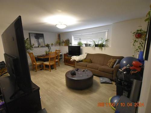 760 Walkem Road, Kamloops, BC - Indoor Photo Showing Living Room