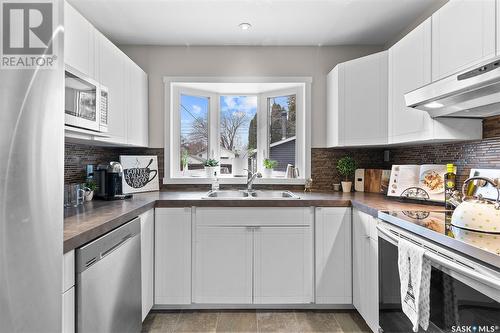 2710 Clarence Avenue S, Saskatoon, SK - Indoor Photo Showing Kitchen With Double Sink