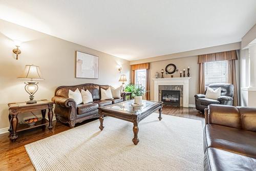 135 Theodore Drive, Hamilton, ON - Indoor Photo Showing Living Room With Fireplace
