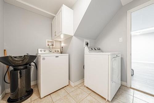 135 Theodore Drive, Hamilton, ON - Indoor Photo Showing Laundry Room