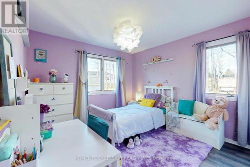 823 Essa Road, Barrie, ON - Indoor Photo Showing Bedroom