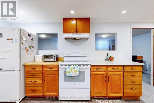 823 Essa Road, Barrie, ON - Indoor Photo Showing Kitchen