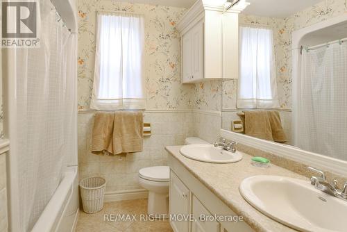 11 Tecumseth Street, Orillia, ON - Indoor Photo Showing Bathroom