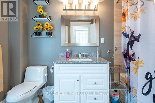 14 Page St, St. Catharines, ON - Indoor Photo Showing Bathroom