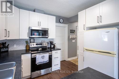 14 Page Street, St. Catharines, ON - Indoor Photo Showing Kitchen
