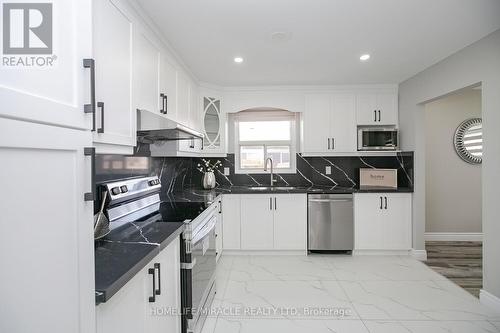 16 Finchley Cres, Brampton, ON - Indoor Photo Showing Kitchen
