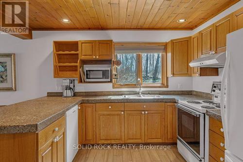 13 Pheasant Lane, South Frontenac, ON - Indoor Photo Showing Kitchen With Double Sink