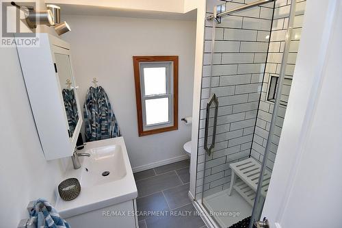 908 Church St, Pelham, ON - Indoor Photo Showing Bathroom