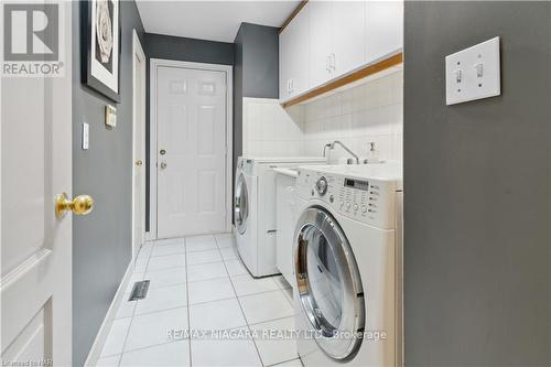 16 Burnham Crt, Grimsby, ON - Indoor Photo Showing Laundry Room