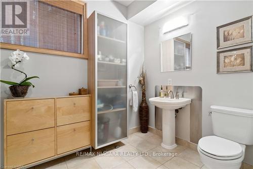 16 Burnham Crt, Grimsby, ON - Indoor Photo Showing Bathroom