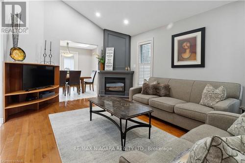 16 Burnham Crt, Grimsby, ON - Indoor Photo Showing Living Room With Fireplace
