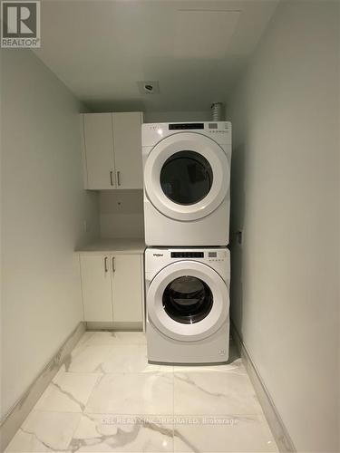 412 - 455 Wellington Street W, Toronto, ON - Indoor Photo Showing Laundry Room