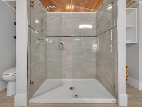 3818 Gellatly Road, West Kelowna, BC - Indoor Photo Showing Bathroom