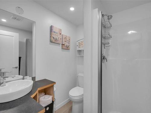 3818 Gellatly Road, West Kelowna, BC - Indoor Photo Showing Bathroom