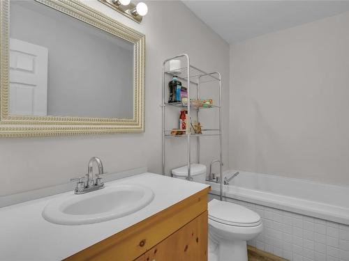3818 Gellatly Road, West Kelowna, BC - Indoor Photo Showing Bathroom