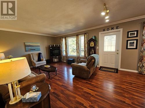5933 Kurjata Road, Chetwynd, BC - Indoor Photo Showing Living Room