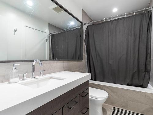 810-1181 Sunset Drive, Kelowna, BC - Indoor Photo Showing Bathroom