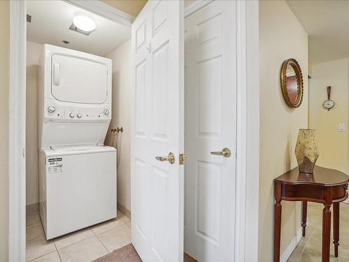 100 Burloak Drive|Unit #2315, Burlington, ON - Indoor Photo Showing Laundry Room