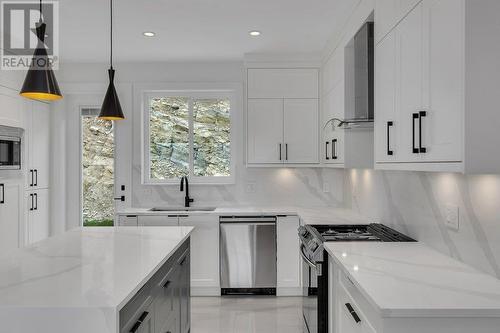 2834 Copper Ridge Drive, West Kelowna, BC - Indoor Photo Showing Kitchen With Upgraded Kitchen