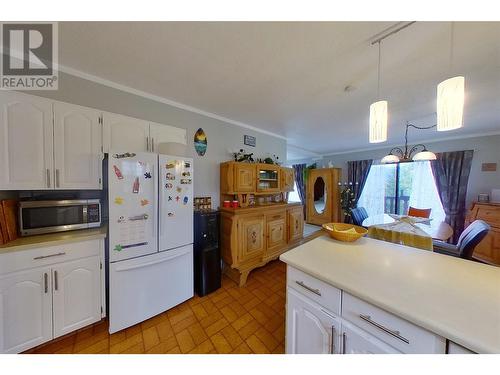 198 Edgar Road, Salmon Arm, BC - Indoor Photo Showing Kitchen