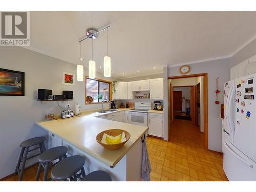 198 Edgar Road, Salmon Arm, BC - Indoor Photo Showing Kitchen With Double Sink