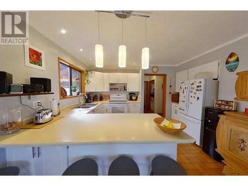 198 Edgar Road, Salmon Arm, BC - Indoor Photo Showing Kitchen With Double Sink