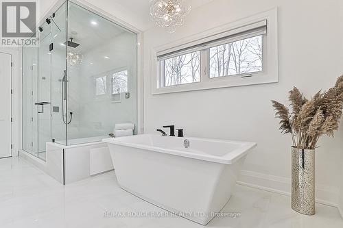 570 Maitland Drive, Pickering, ON - Indoor Photo Showing Bathroom