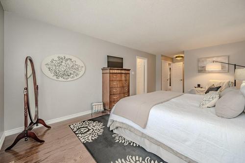 1518 Cottontree Drive, Burlington, ON - Indoor Photo Showing Bedroom