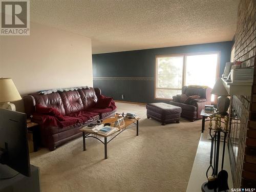 1623 Macpherson Avenue, Regina, SK - Indoor Photo Showing Living Room